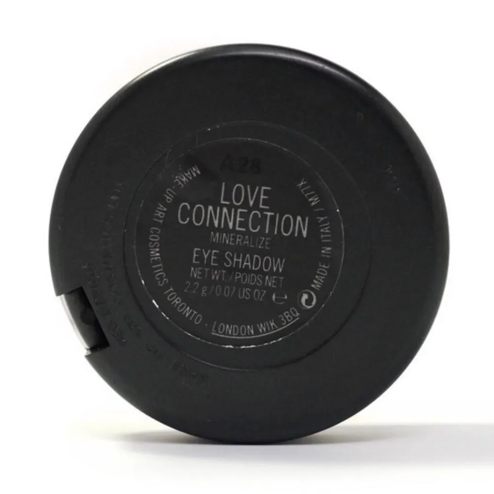 MAC Mineralize Eye Shadow Duo in Love Connection